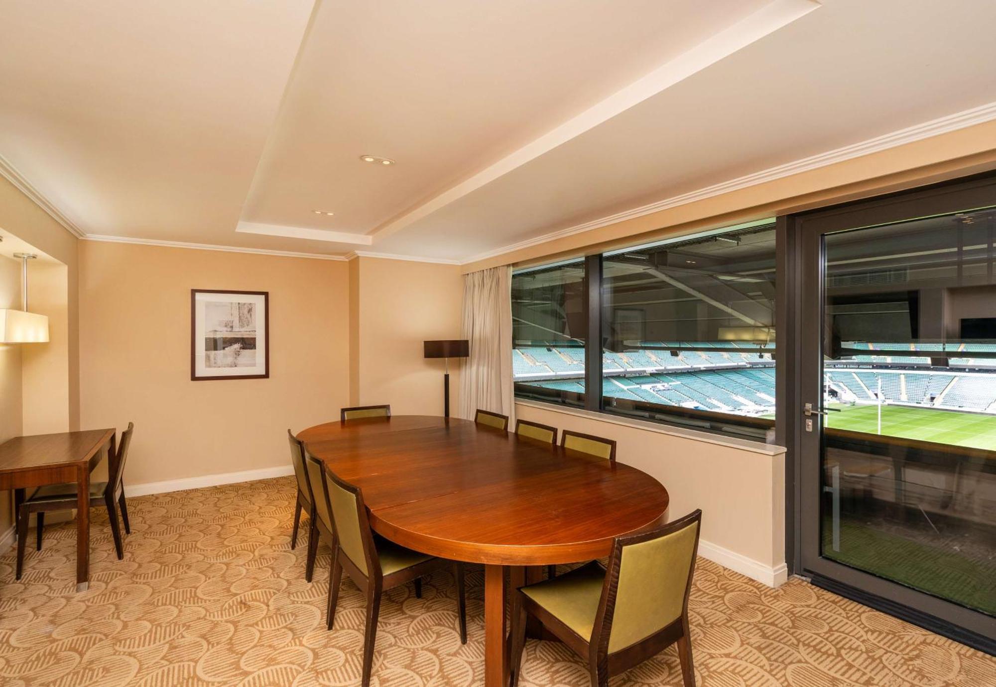 London Twickenham Stadium Hotel, A Member Of Radisson Individuals Экстерьер фото