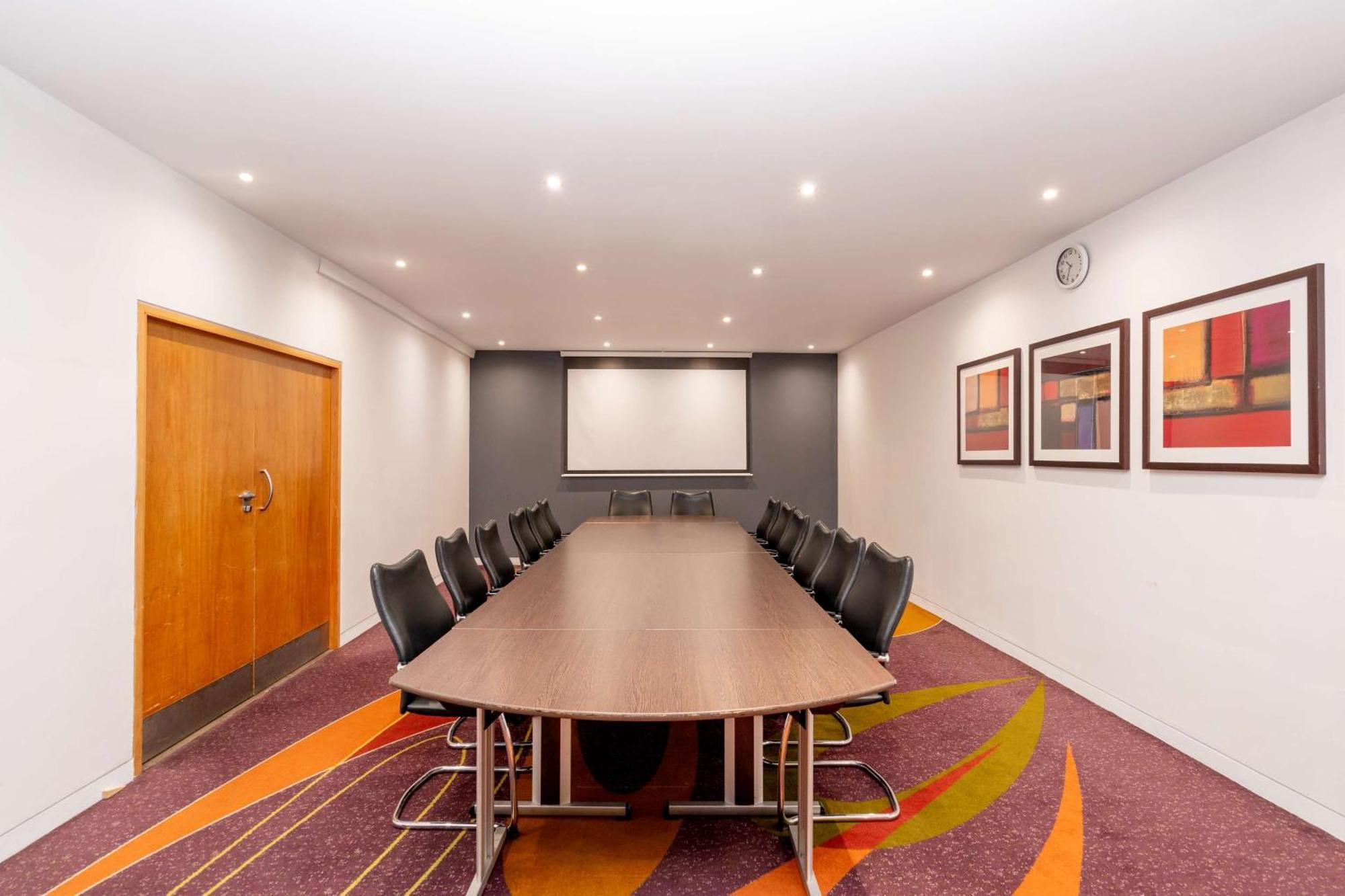 London Twickenham Stadium Hotel, A Member Of Radisson Individuals Экстерьер фото